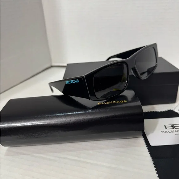 BALENCIAGA Rectangular Black Frame Grey Lenses Size 56mm Unisex Sunglasses NEW - Picture 7 of 12